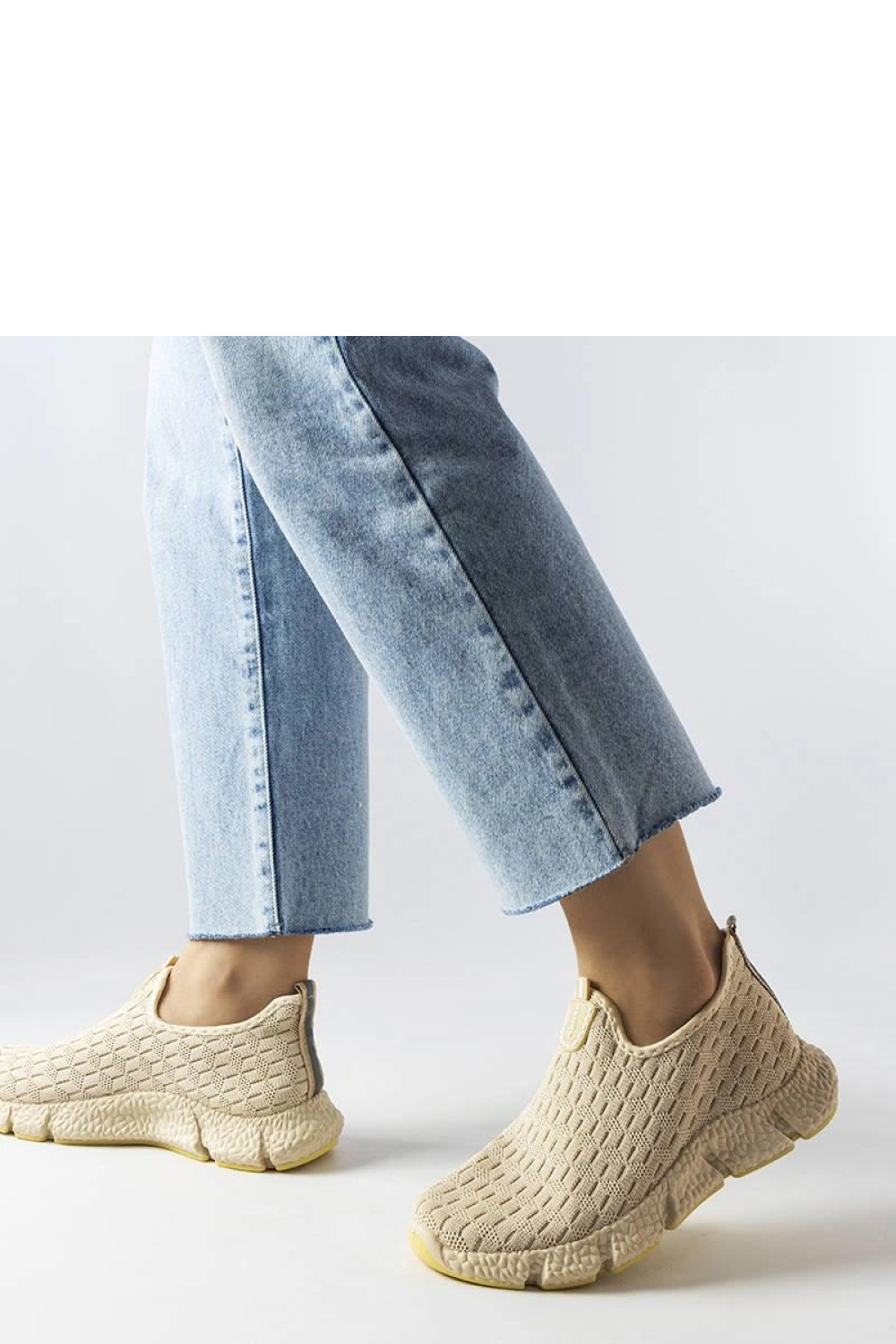 Jasnobeżowe sportowe sneakersy wsuwane Obenor - Solea - obrazek 3