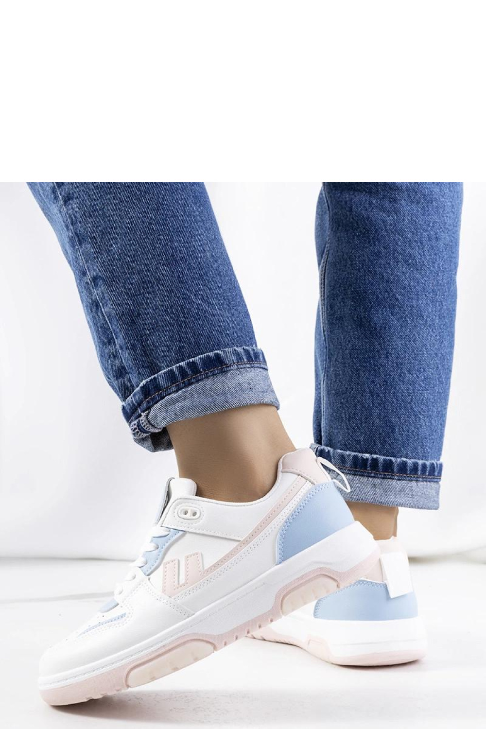 Białe sneakersy damskie Arsan - Solea - obrazek 3