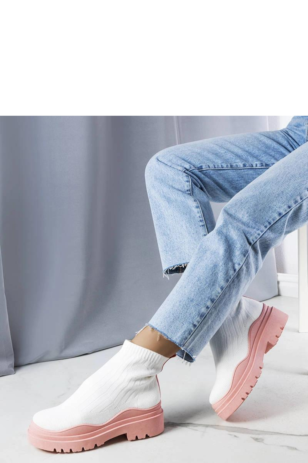 Białe skarpetkowe botki z różową podeszwą Cali - Solea - obrazek 2