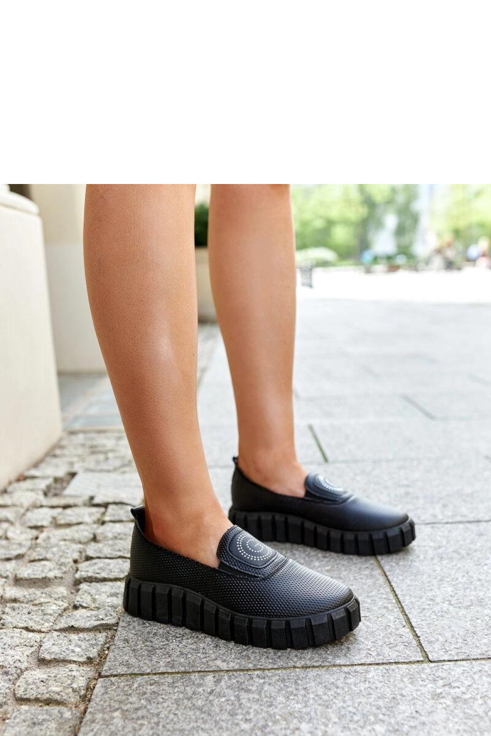 Czarne półbuty na masywnej podeszwie Teska - Solea - obrazek 3