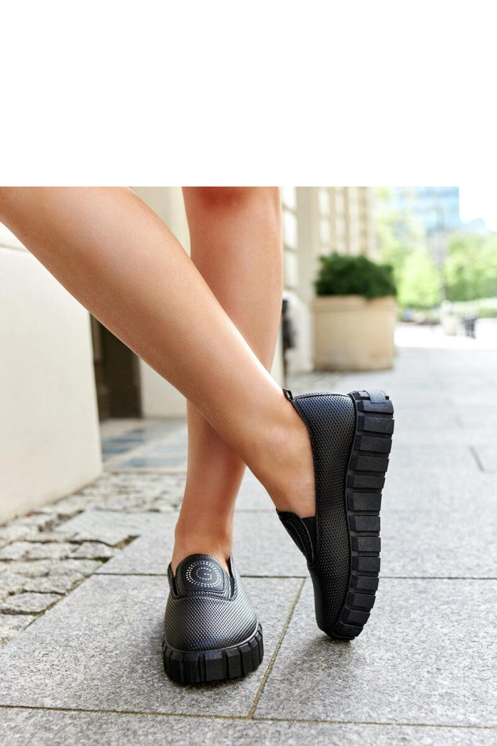 Czarne półbuty na masywnej podeszwie Teska - Solea - obrazek 4