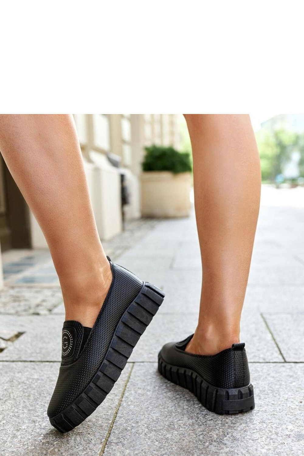 Czarne półbuty na masywnej podeszwie Teska - Solea - obrazek 5