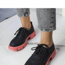 Czarne półbuty na masywnej podeszwie Kay – Solea