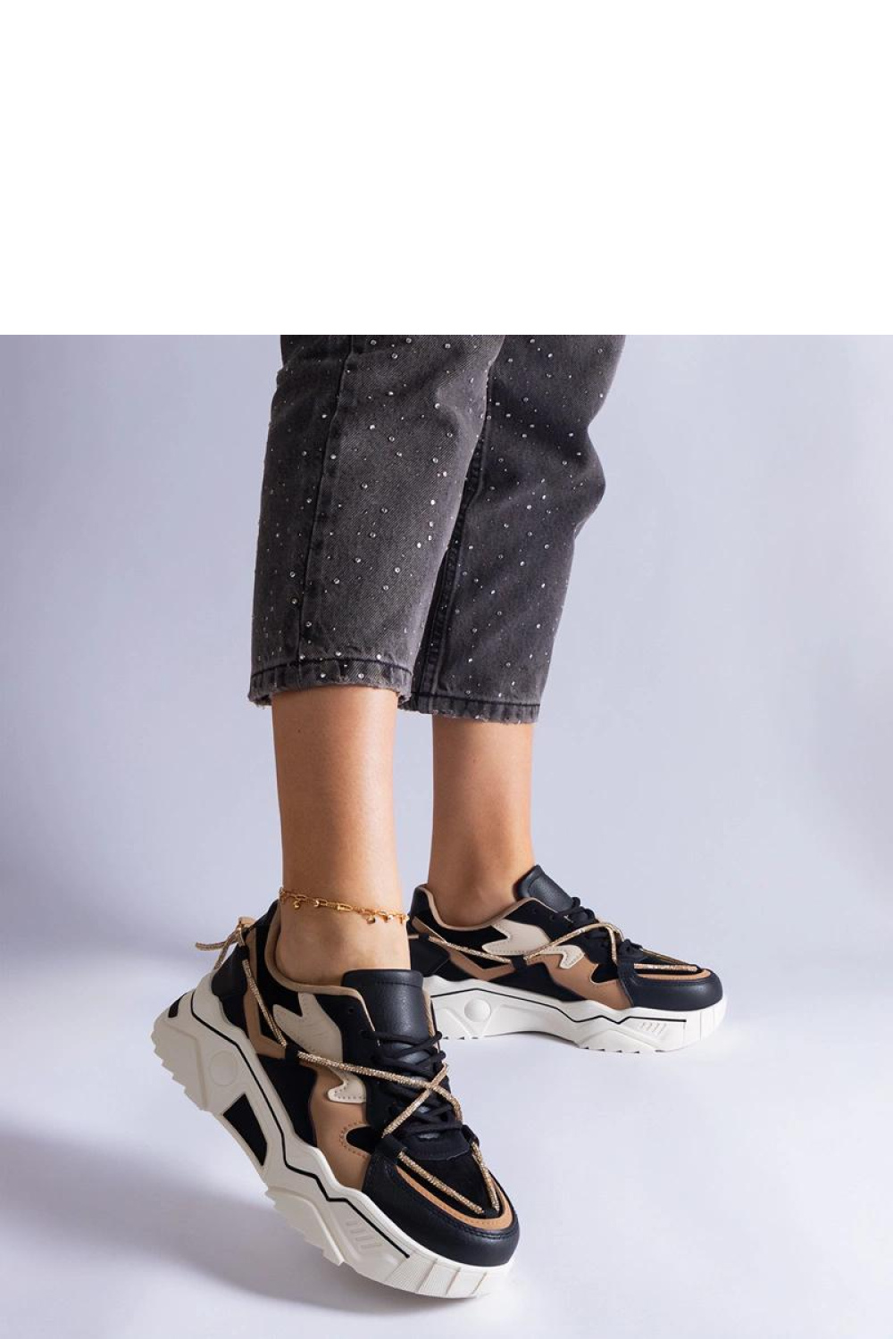 Czarne sneakersy zdobione cyrkoniowym sznurkiem Valdeza - Solea - obrazek 2