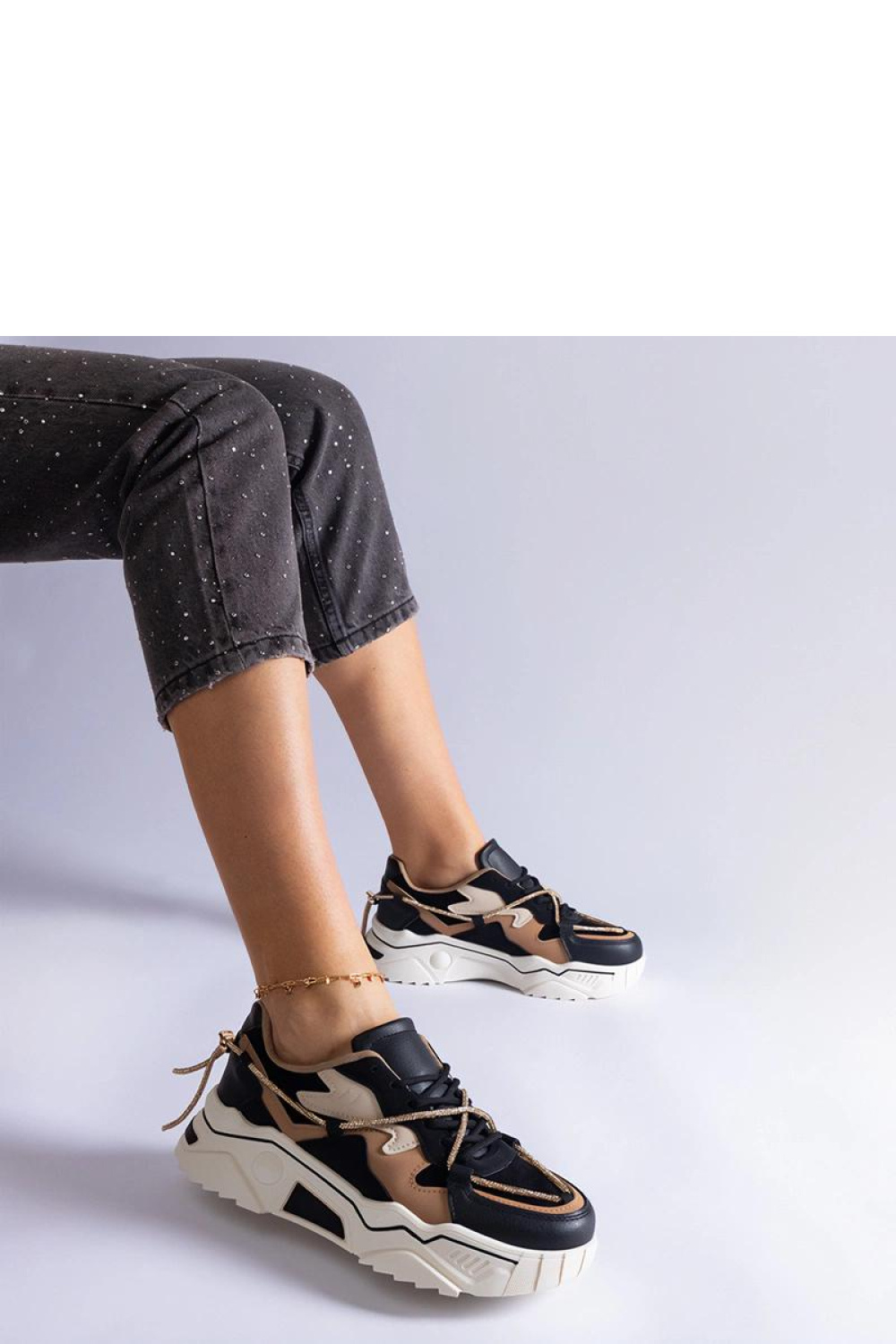 Czarne sneakersy zdobione cyrkoniowym sznurkiem Valdeza - Solea - obrazek 3