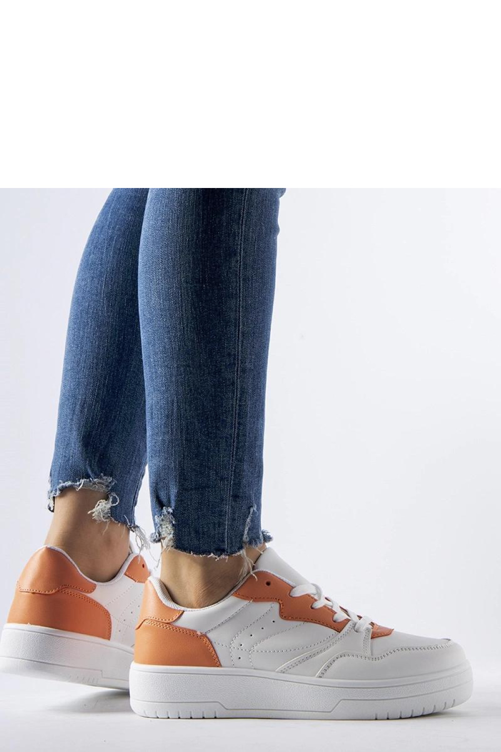 Białe buty z pomarańczowym akcentem Fournie - Solea - obrazek 2