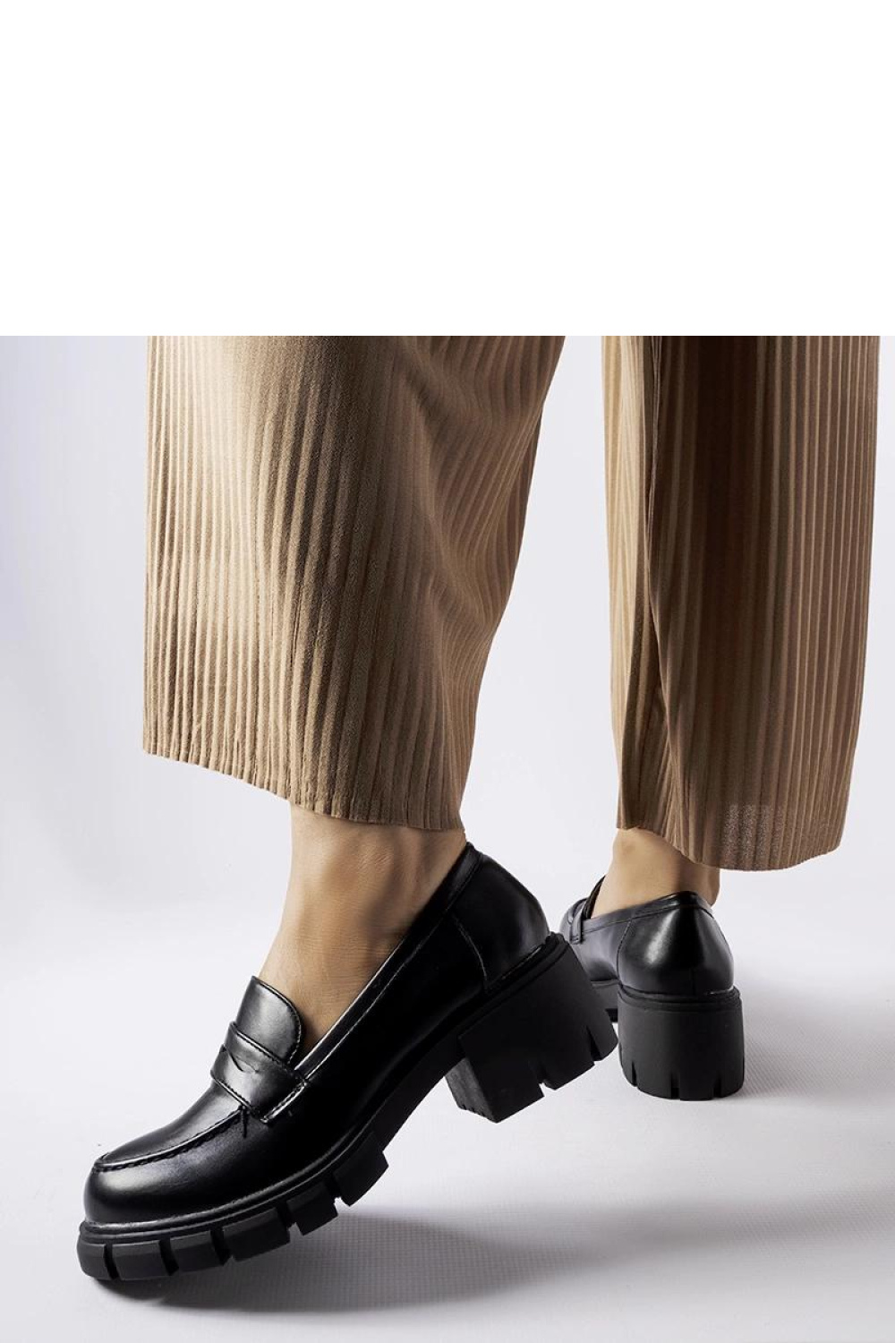 Czarne klasyczne mokasyny na klocku Dina - Solea - obrazek 2