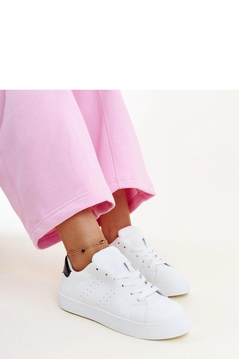 Biało-czarne sneakersy Akila - Solea - obrazek 2