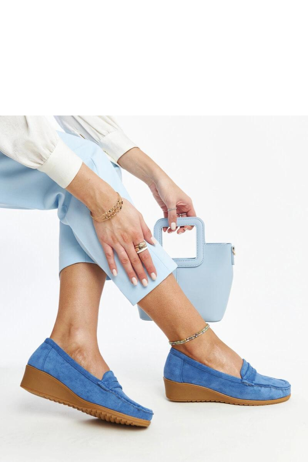 Niebieskie zamszowe mokasyny na koturnie Sakena - Solea - obrazek 2