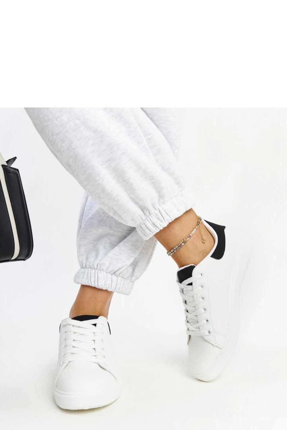 Biało-czarne trampki na platformie Ariam - Solea - obrazek 4