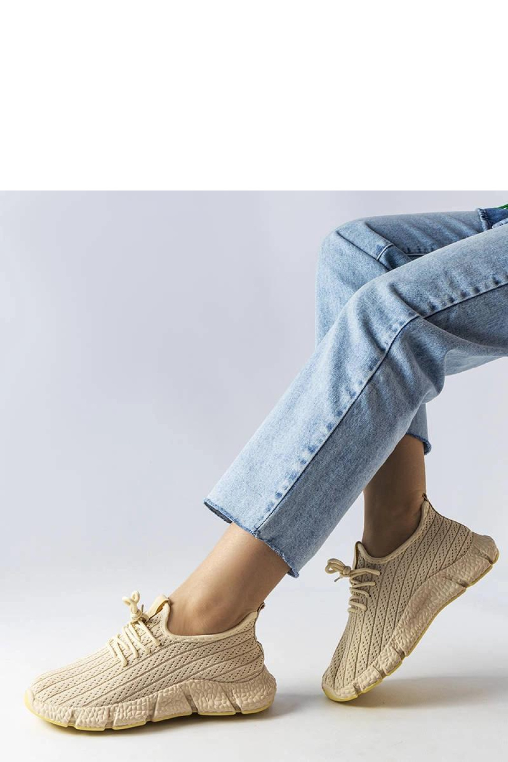 Jasnobeżowe sportowe sneakersy Élodie - Solea