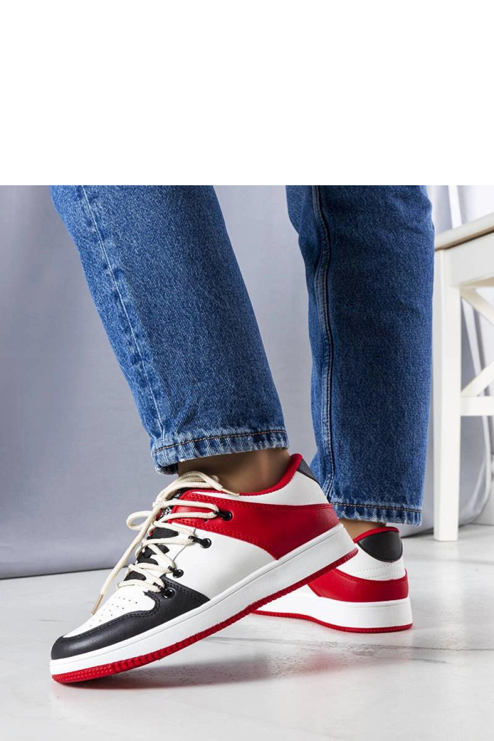 Czarno-czerwone retro sneakersy Shari - Solea - obrazek 3