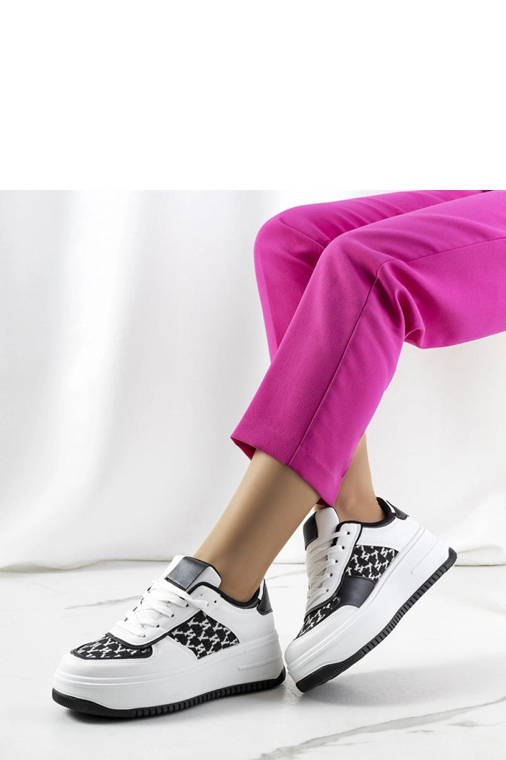 Białe sneakersy na wysokiej podeszwie Valpara - Solea - obrazek 2