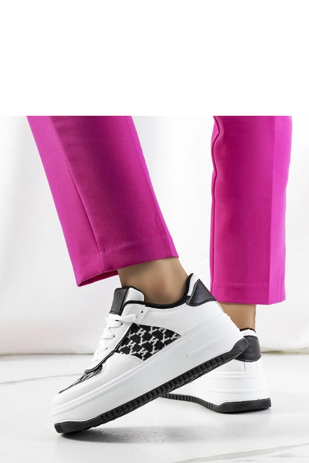 Białe sneakersy na wysokiej podeszwie Valpara - Solea - obrazek 3