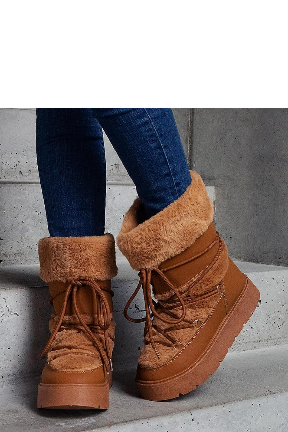 Brązowe ocieplane śniegowce sznurowane zdobione futerkiem Istiss - Solea - obrazek 3