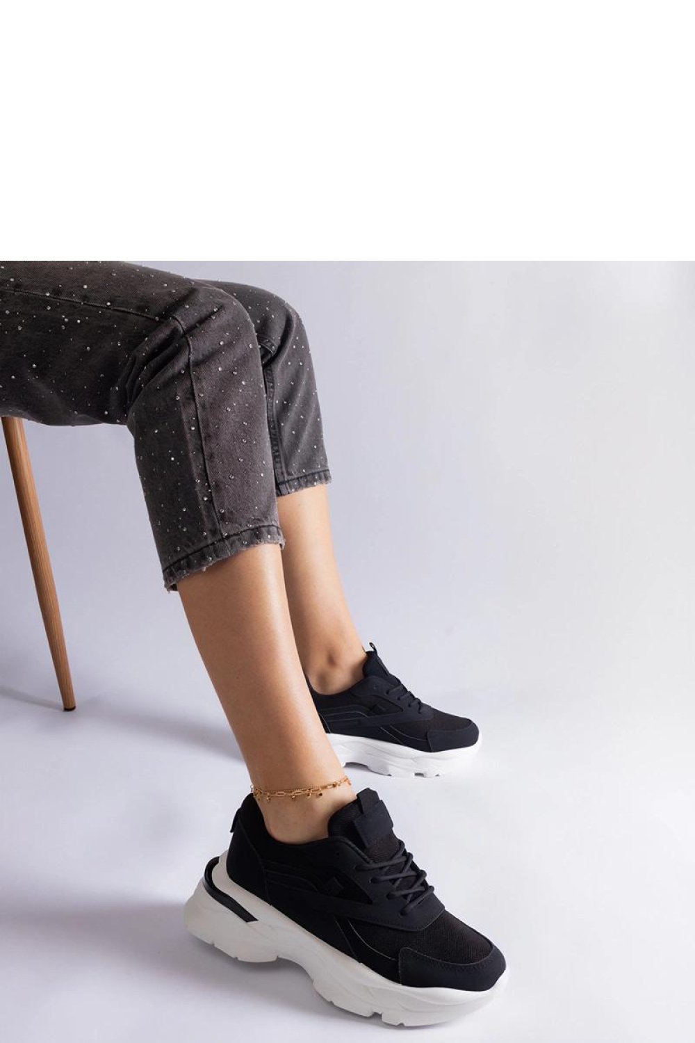 Czarne sneakersy na grubszej podeszwie Guerrera - Solea - obrazek 3