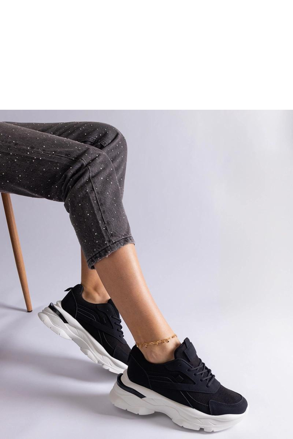 Czarne sneakersy na grubszej podeszwie Guerrera - Solea - obrazek 4