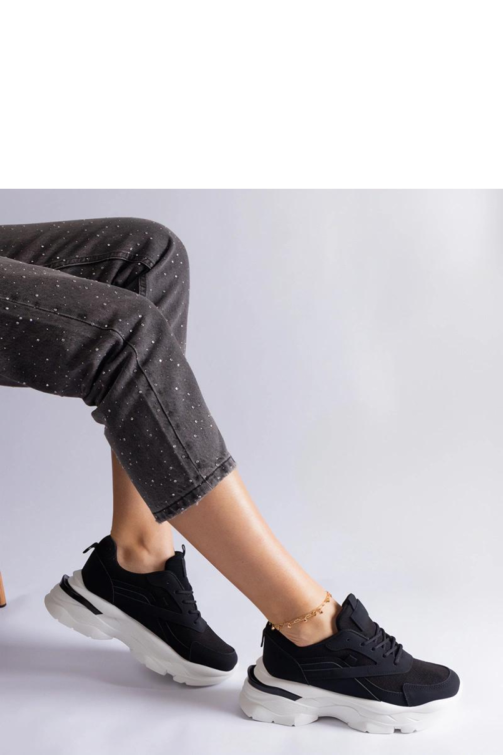 Czarne sneakersy na grubszej podeszwie Guerrera - Solea - obrazek 5