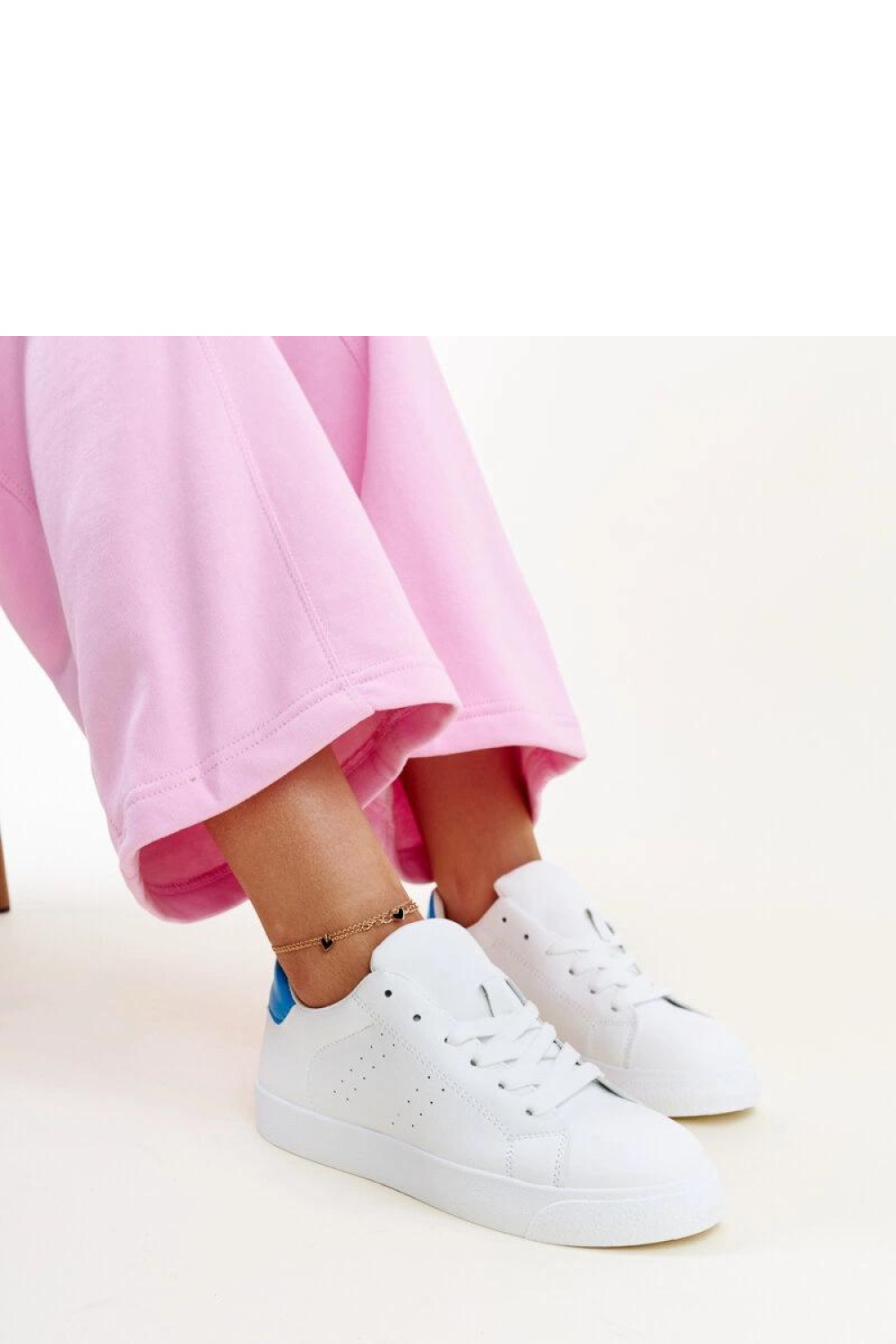 Biało-niebieskie sneakersy Akila - Solea - obrazek 2