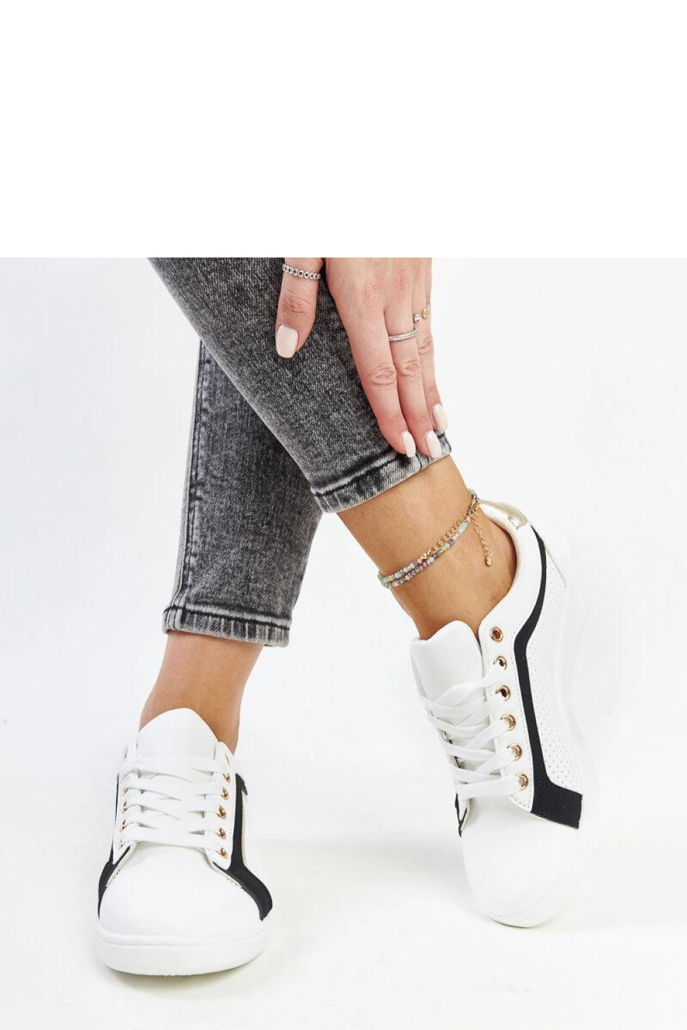 Biało-czarne sneakersy na platformie Amala - Solea - obrazek 4