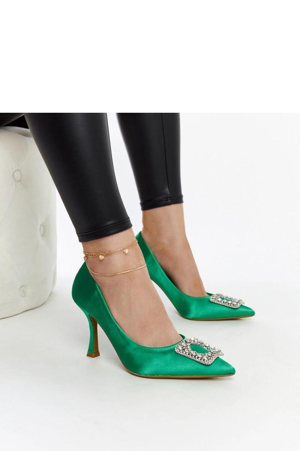 Zielone szpilki o satynowym wykończeniu z cyrkoniami Clemente - Solea - obrazek 2