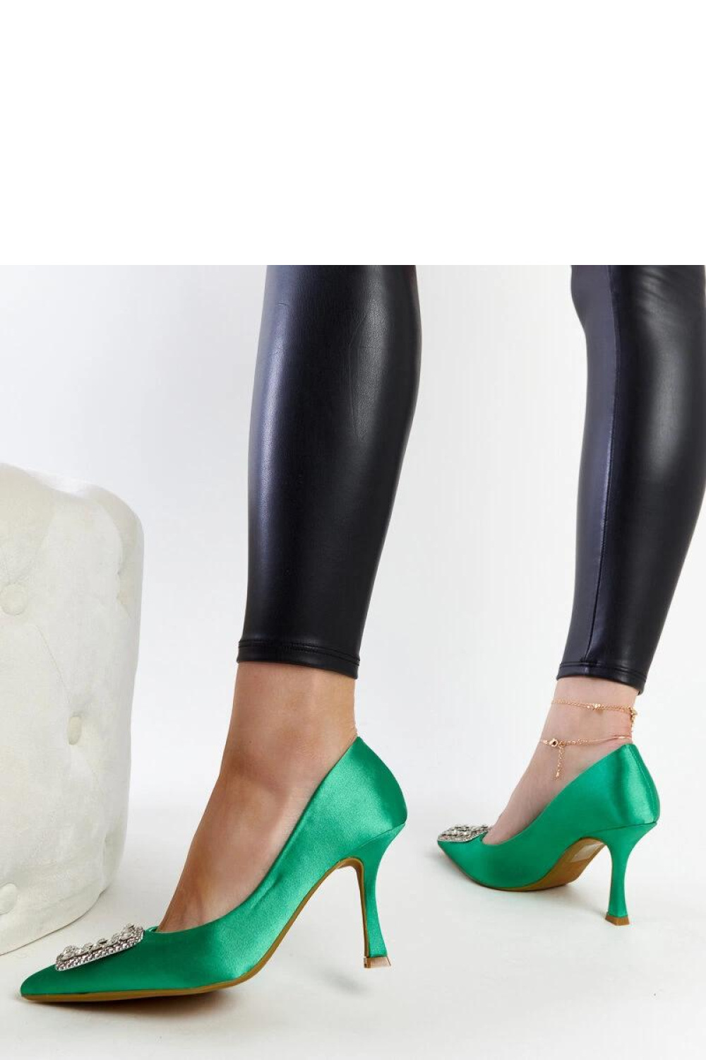 Zielone szpilki o satynowym wykończeniu z cyrkoniami Clemente - Solea - obrazek 4