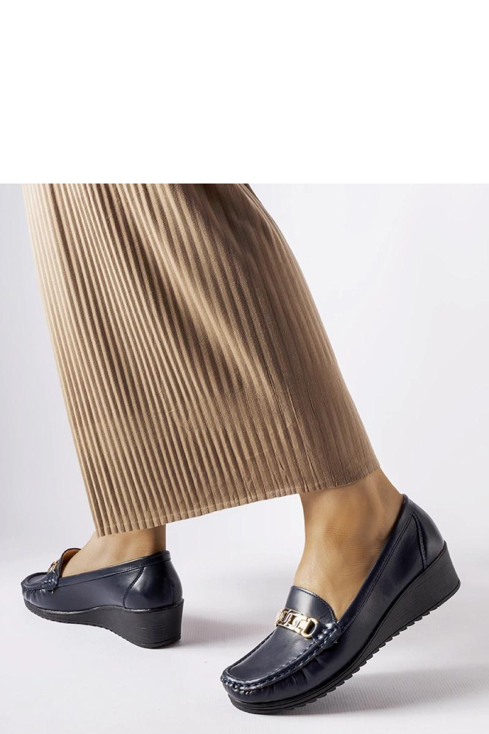 Granatowe mokasyny z klamrą na koturnie Lerino - Solea - obrazek 2