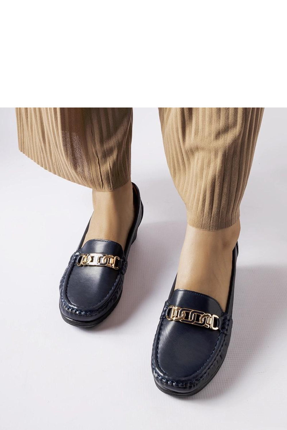 Granatowe mokasyny z klamrą na koturnie Lerino - Solea - obrazek 3