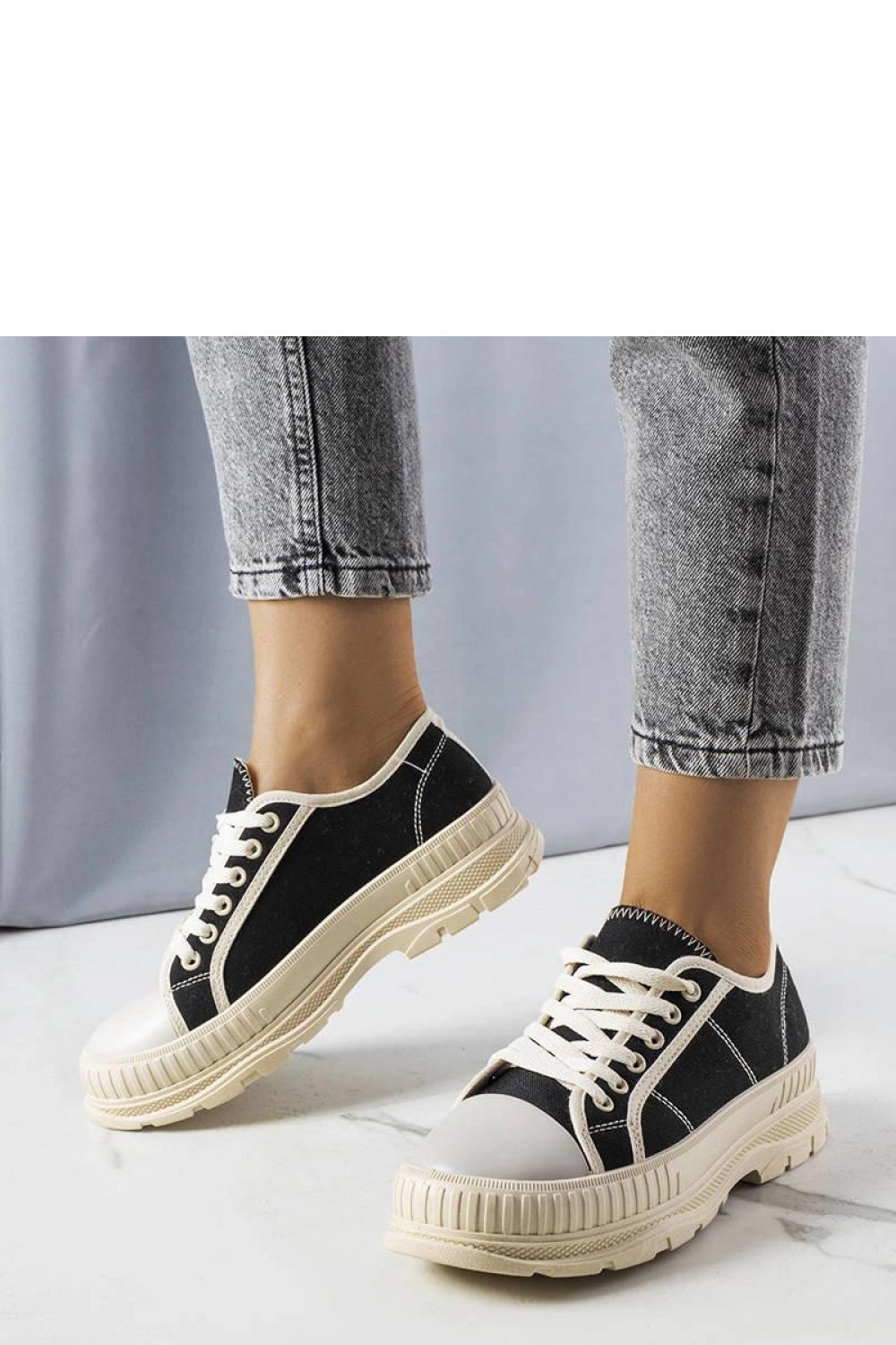 Czarne trampki na platformie Nichole - Solea