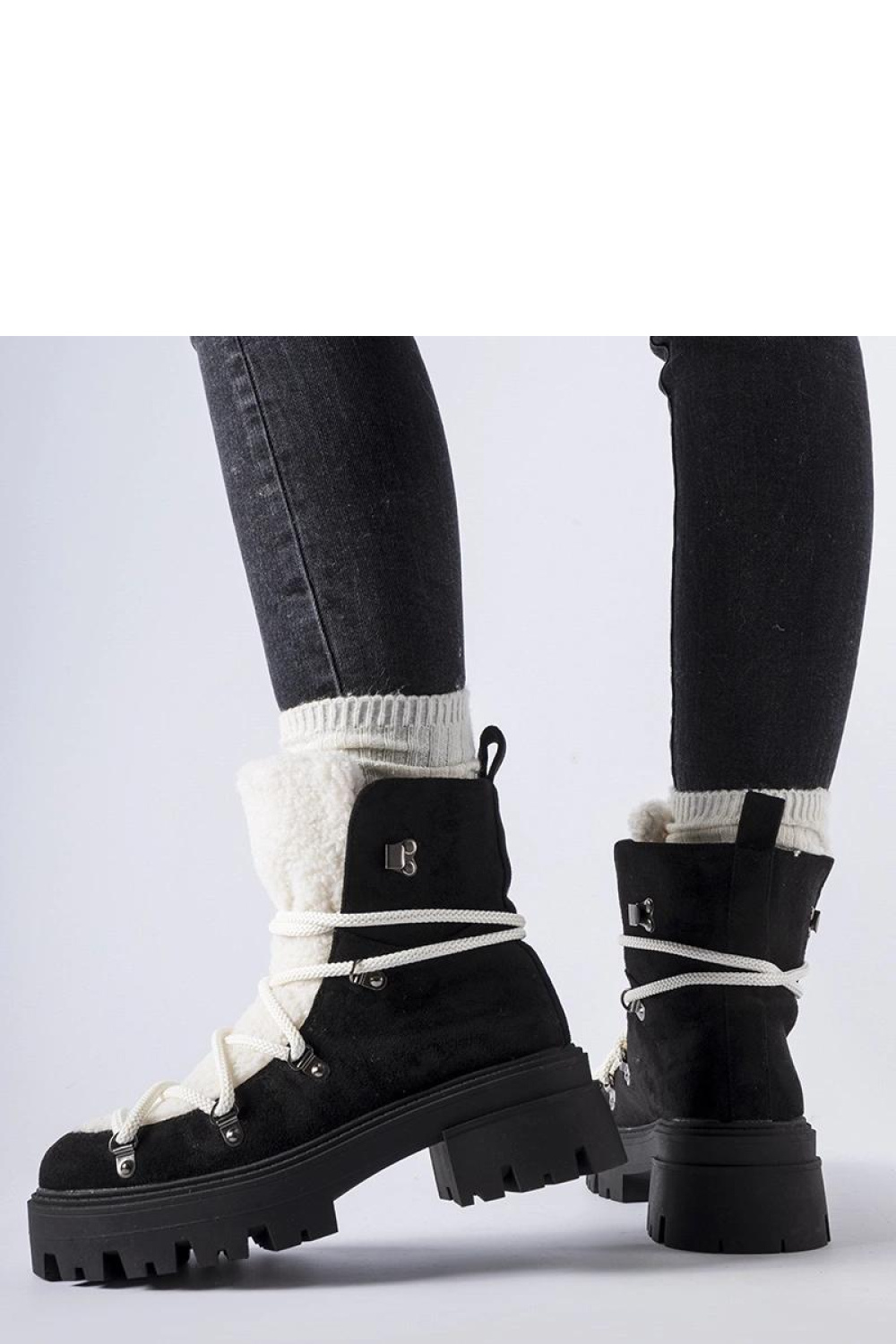 Czarne workery z ozdobnym językiem Perugia - Solea - obrazek 2