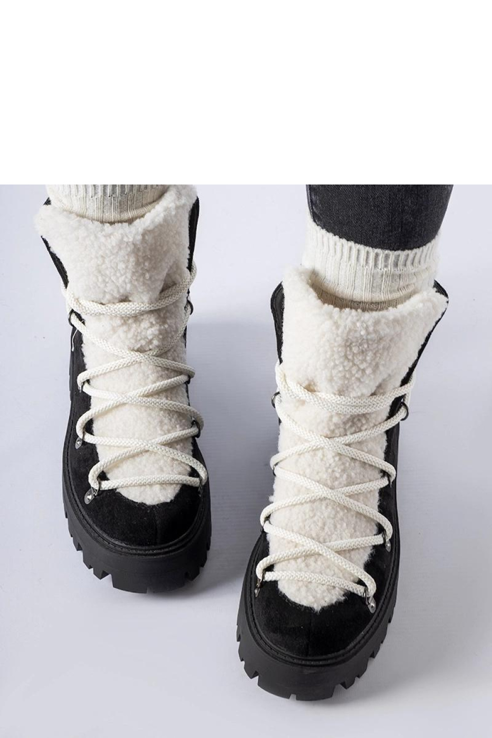 Czarne workery z ozdobnym językiem Perugia - Solea - obrazek 3