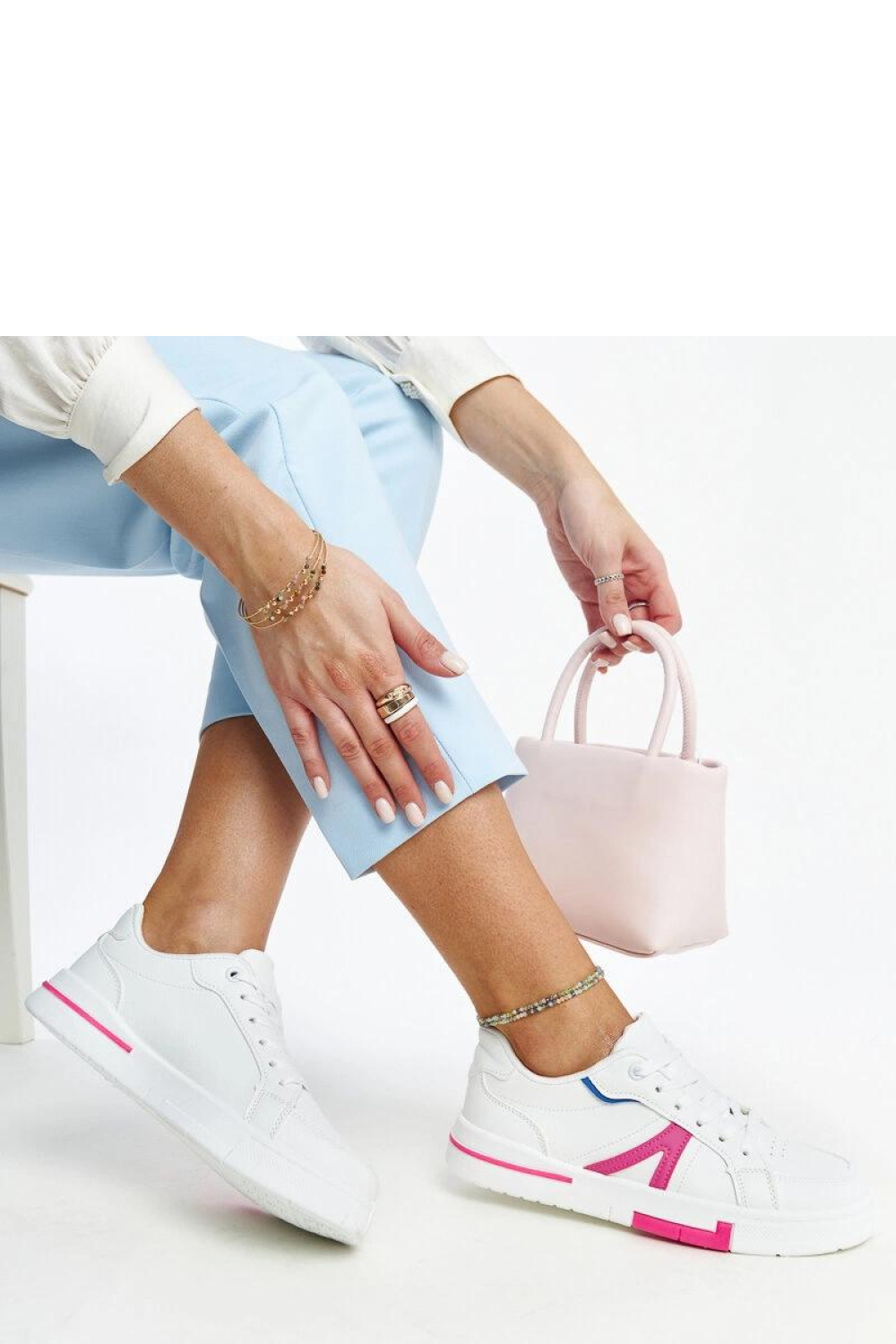 Białe sneakersy z różem Zorica - Solea - obrazek 2