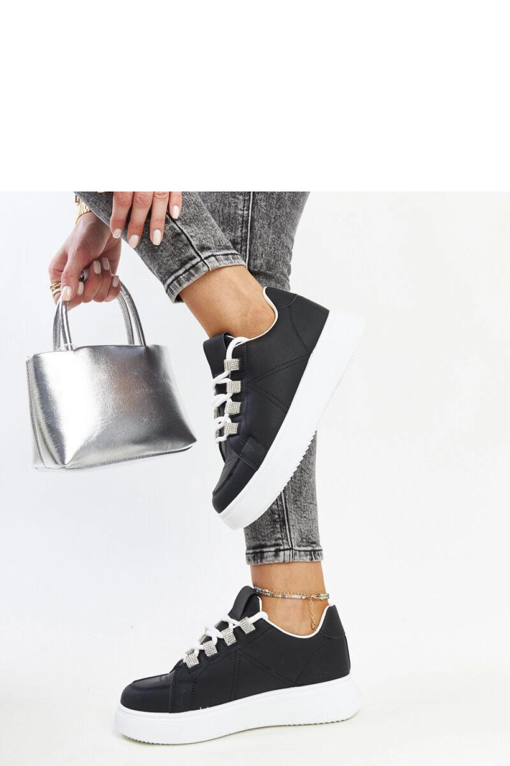 Czarne sneakersy na grubej podeszwie Walida - Solea - obrazek 4