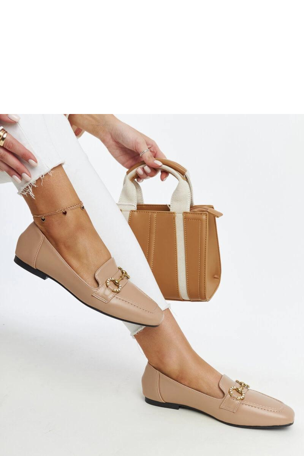 Beżowe mokasyny z klamerką Areebah - Solea - obrazek 2