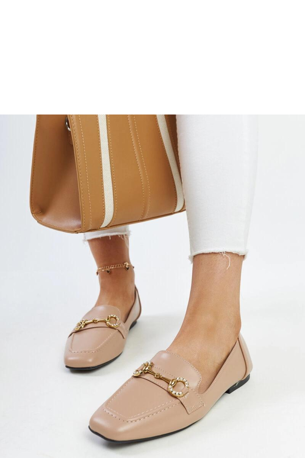 Beżowe mokasyny z klamerką Areebah - Solea - obrazek 3