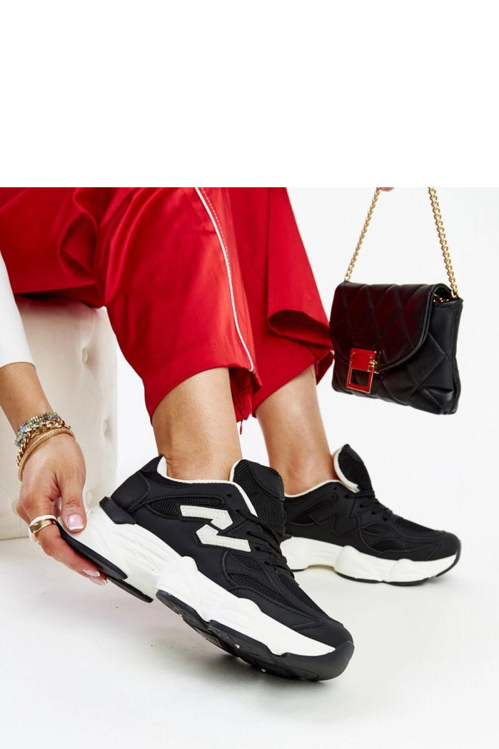 Czarne sneakersy na masywnej podeszwie Gergely - Solea - obrazek 2