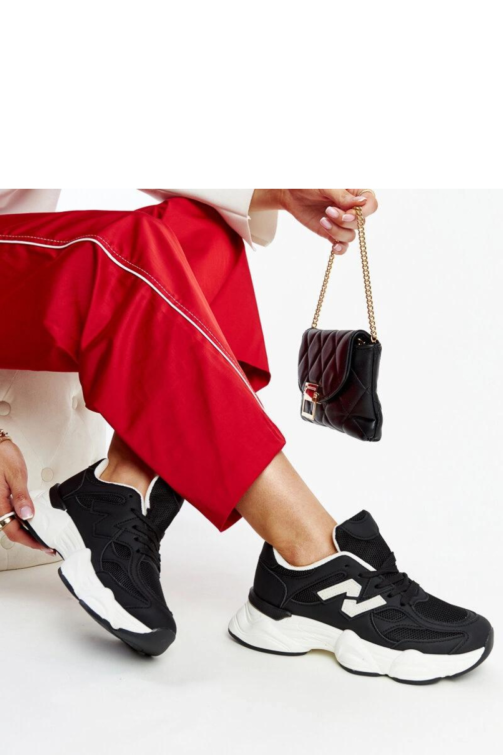 Czarne sneakersy na masywnej podeszwie Gergely - Solea - obrazek 3