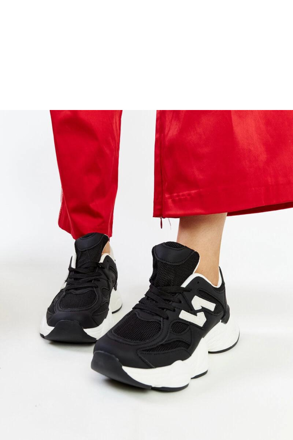 Czarne sneakersy na masywnej podeszwie Gergely - Solea - obrazek 4