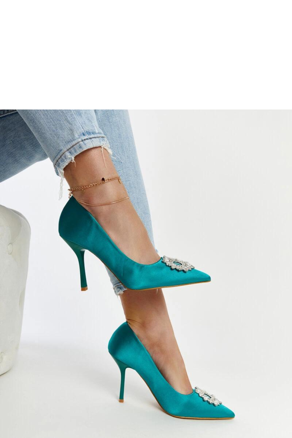 Zielone szpilki o satynowym wykończeniu z cyrkoniami Susegana - Solea - obrazek 3