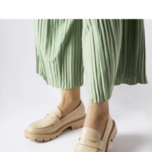 Beżowe eleganckie mokasyny Puccianiello – Solea