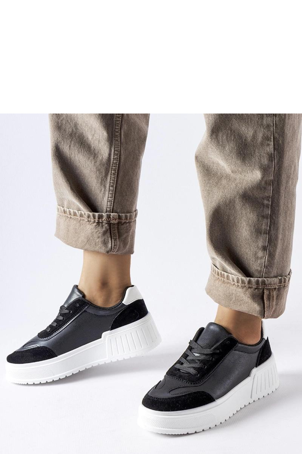 Czarne sneakersy na grubej platformie Seluci - Solea - obrazek 2