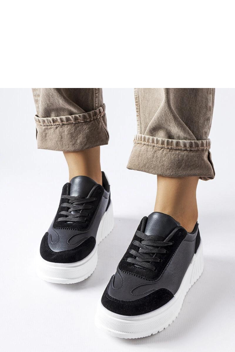 Czarne sneakersy na grubej platformie Seluci - Solea - obrazek 3