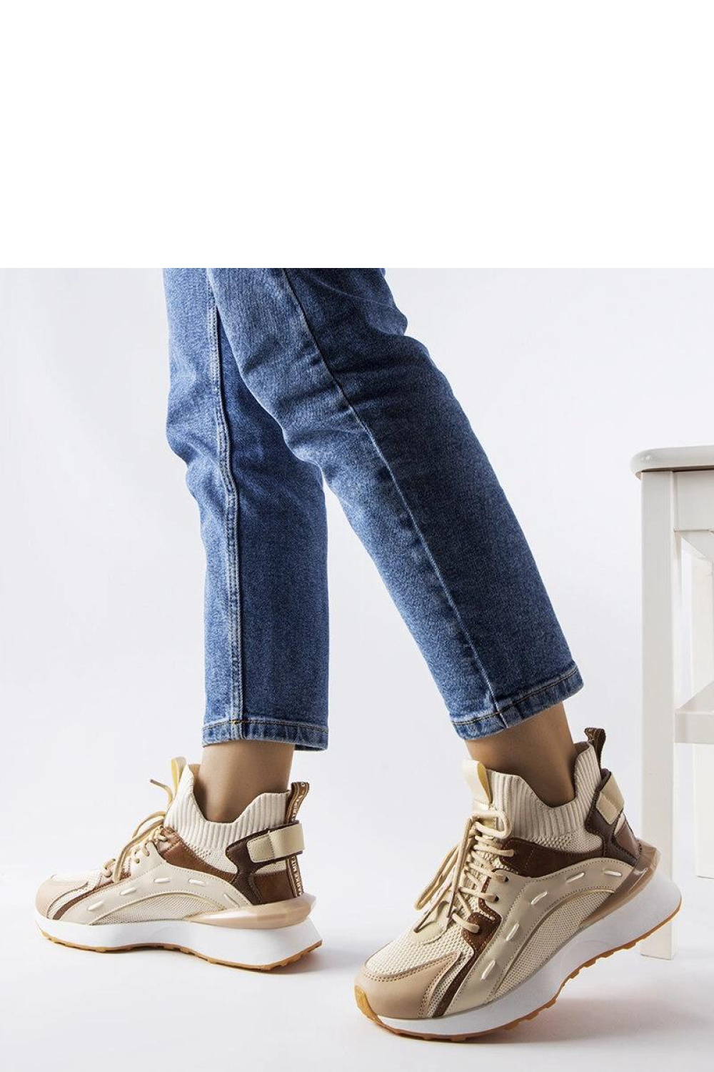 Beżowe sportowe sneakersy materiałowe Begins - Solea - obrazek 3