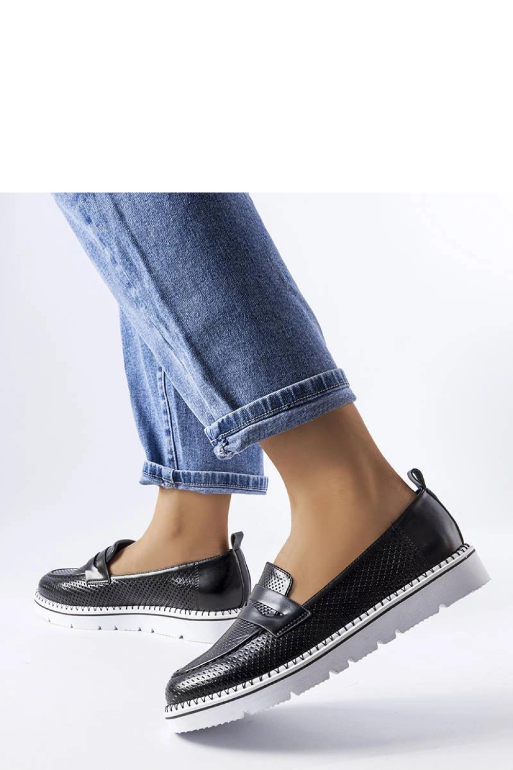 Czarne półbuty z perforacją Bloomsburg - Solea - obrazek 2