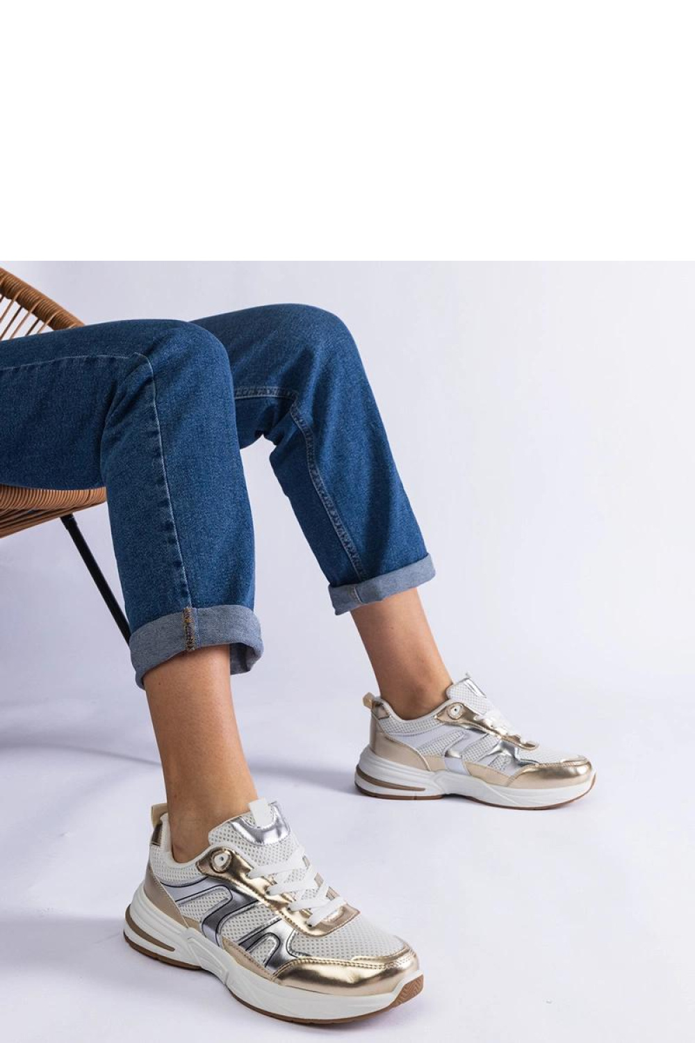 Materiałowe sneakersy sportowe ze złotymi wstawkami Elayne - Solea - obrazek 2