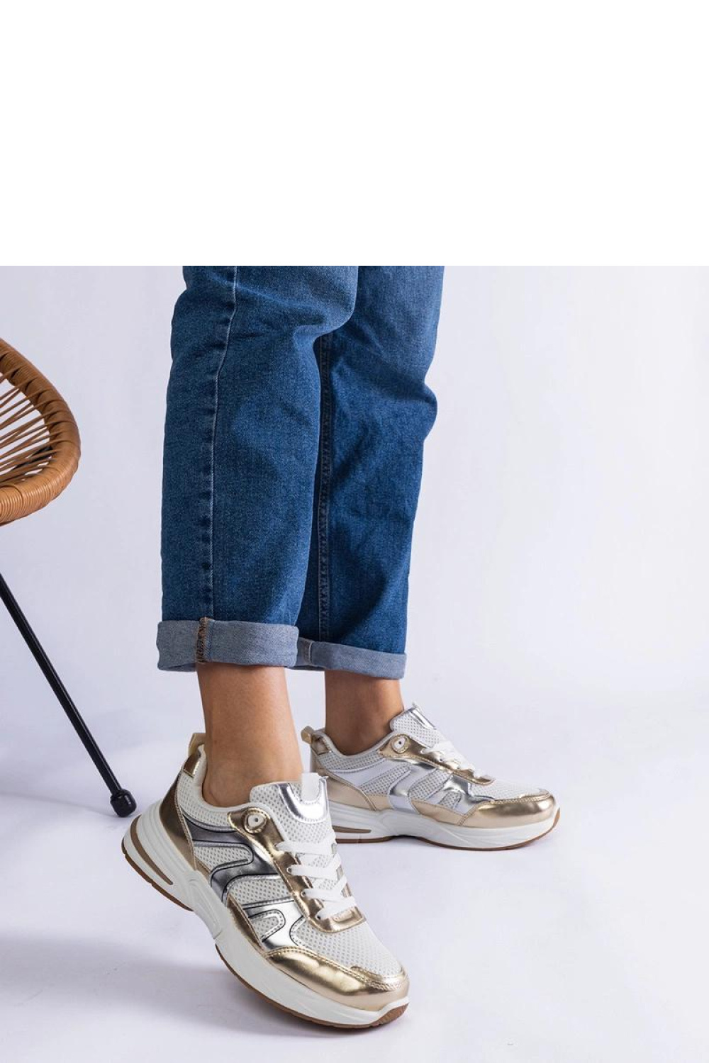 Materiałowe sneakersy sportowe ze złotymi wstawkami Elayne - Solea - obrazek 4