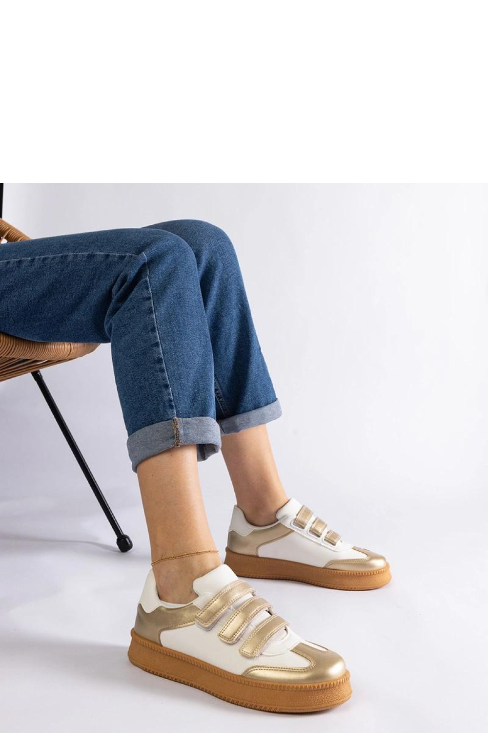 Złote trampki zapinane na rzepy Mena - Solea - obrazek 4