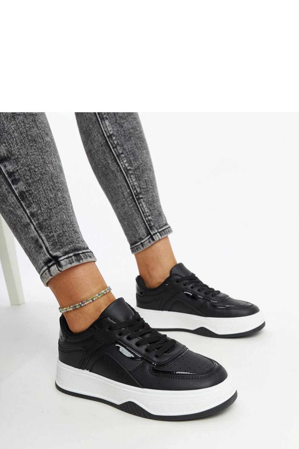 Czarne sneakersy na grubszej podeszwie Intisa - Solea