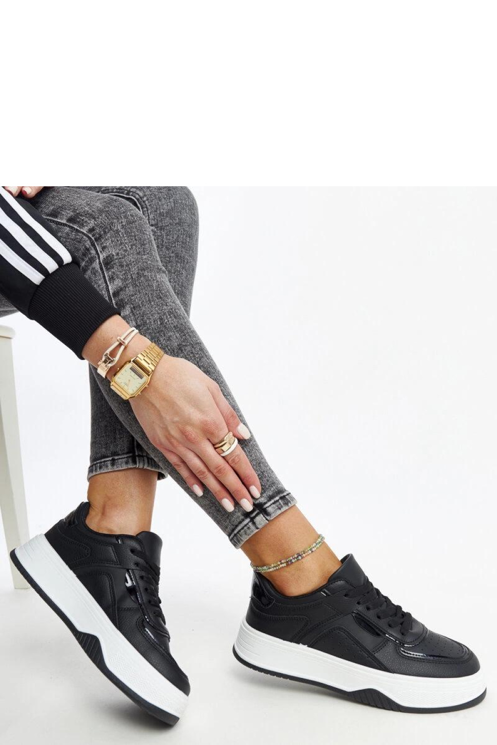 Czarne sneakersy na grubszej podeszwie Intisa - Solea - obrazek 3