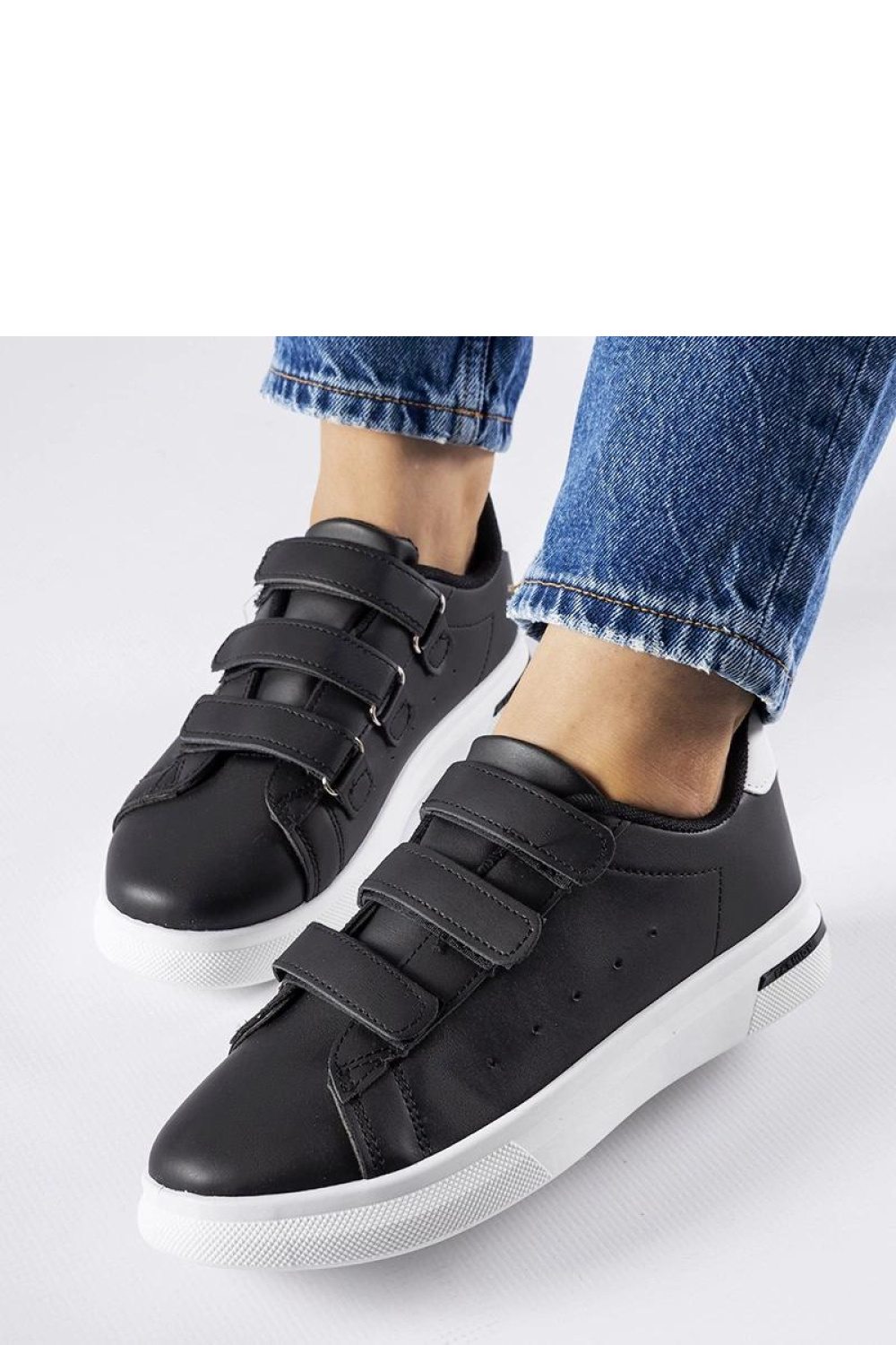 Czarne sneakersy zapinane na rzepy Paré - biała podeszwa - Solea - obrazek 2